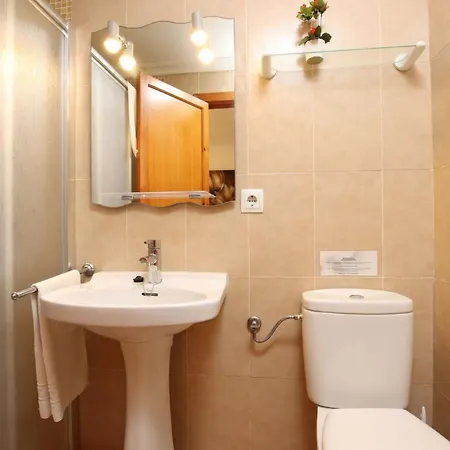 度假居 Schoene In Mit Beheiztem Pool By Interhome 波连斯萨
