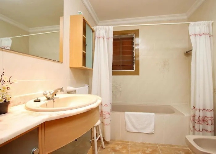 Schoene In Mit Beheiztem Pool By Interhome