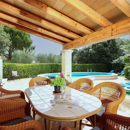 Schoene In Mit Beheiztem Pool By Interhome *