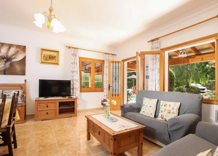 Schoene In Mit Beheiztem Pool By Interhome Hébergement de vacances Pollença